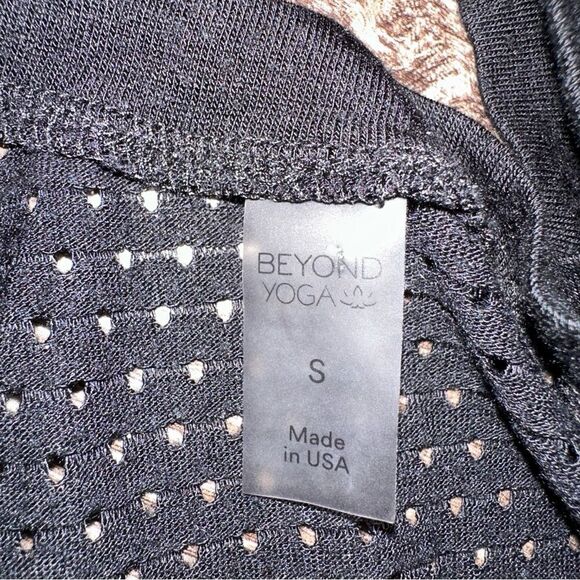 Beyond Yoga Perforated tank - Picture 4 of 6